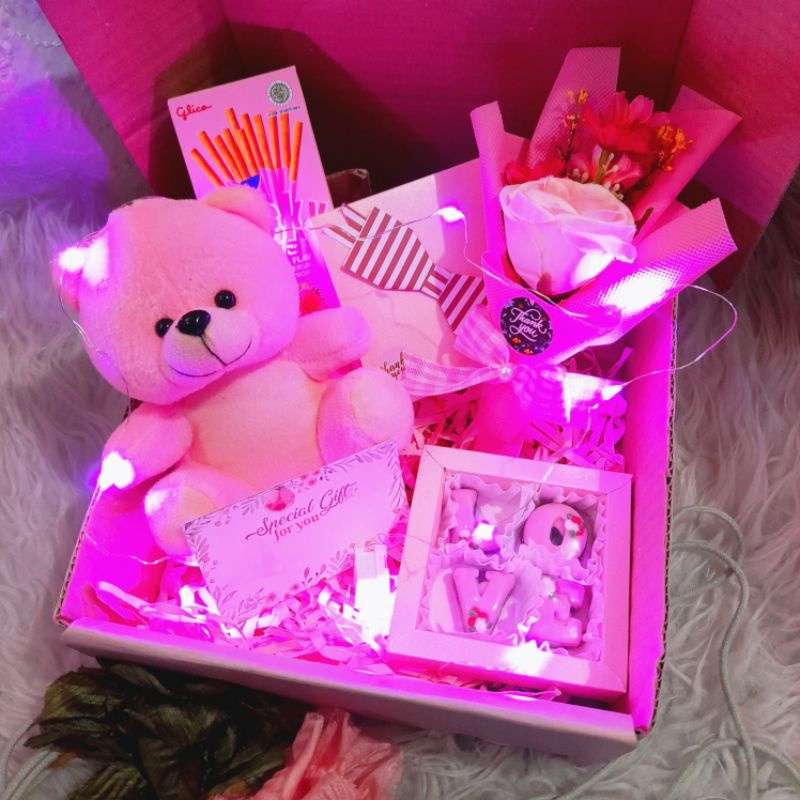 b1) Kado Ulang Tahun Cewek / Birthday Gift Box / Hampers Ulang Tahun / Hampers Boneka Ulang Tahun / Kado Boneka Beruang Teddy Bear Buket Bunga Mawar Coklat Praline / Hampers Cewek / Hadiah Anniversary