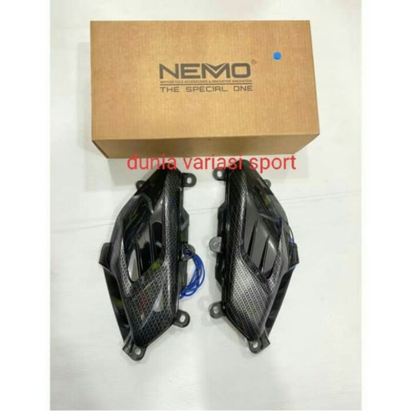 COVER TUTUP PIJAKAN KAKI SAMPING NMAX KARBON NEMO LAMPU LED