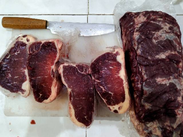 

Daging Sapi Striploin Steak Import AUS Premium Hanya 153K/Kg