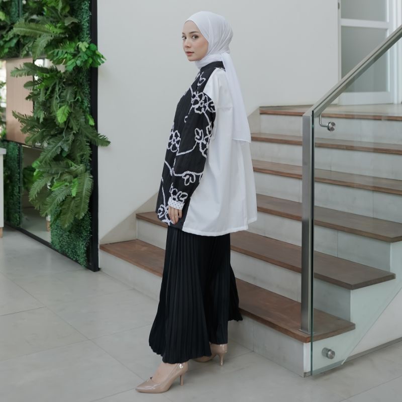 Eleanorre Monera Black And White Tunic Atasan Muslim Wanita