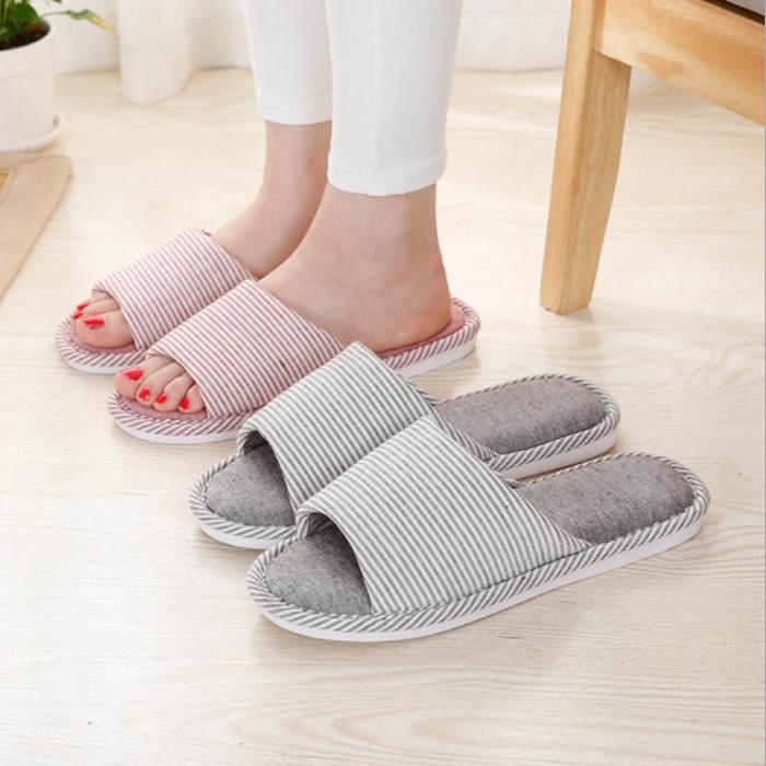 SHOPELLO - Sandal Kamar Rumah Anti Slip Sandal Garis Comfy Modis Empuk Sandal Rumahan