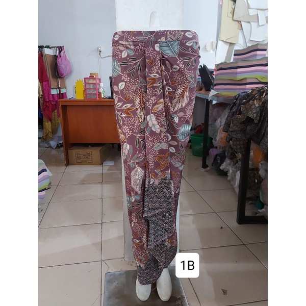 (2/3) Rok batik FOIL EMAS pinggang karet. Langsung pakai. Termurah produksi sendiri. KeroncongBusana-1B