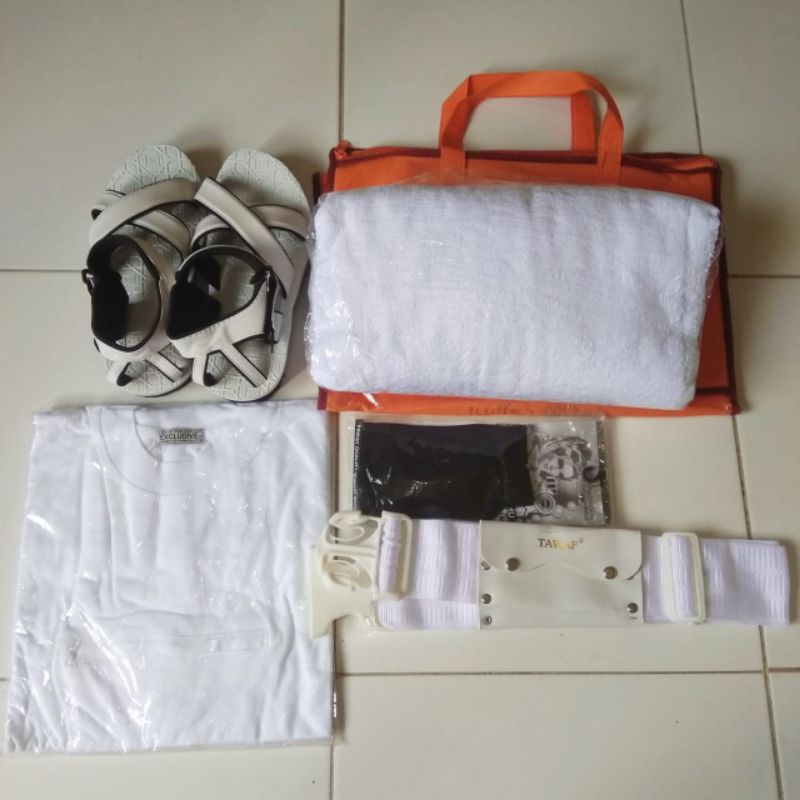 1 Set Perlengkapan Umroh Pria Sepatu Sandal Kaos Kaki Kain Ikat Pinggang Sabuk Putih Laki Laki Wanit