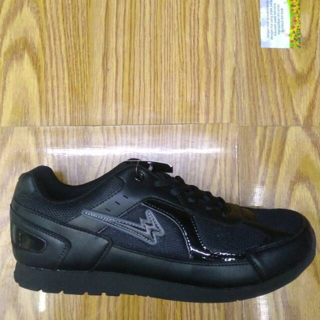 Sepatu sekolah hitam eagle big size