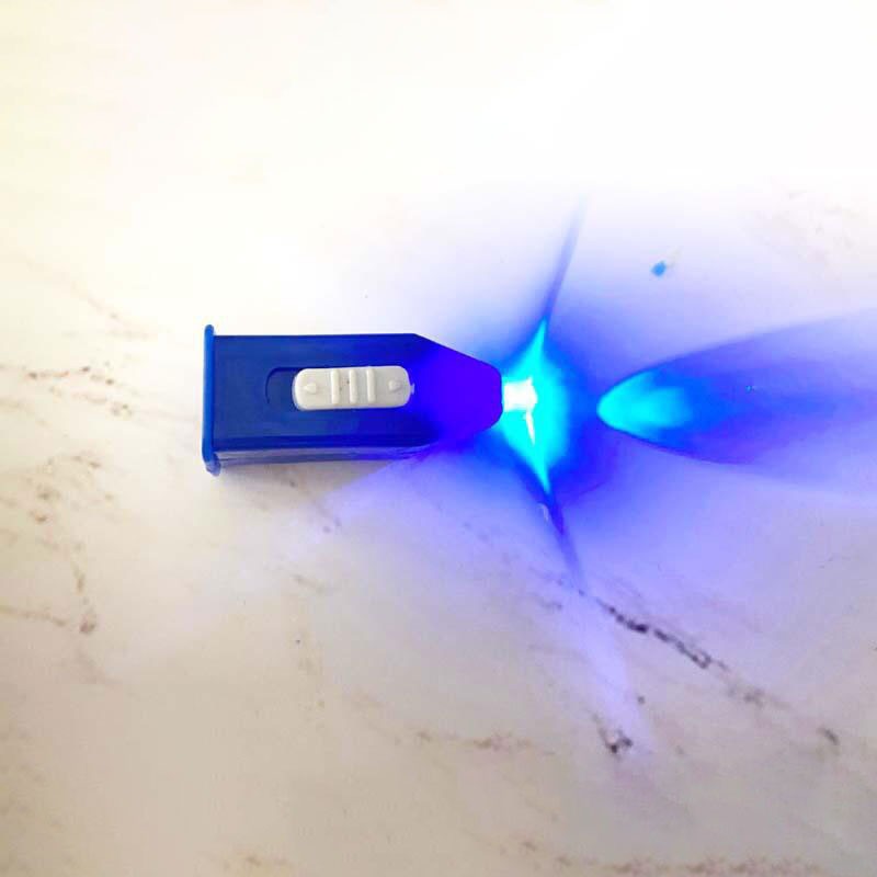 Mushto Senter dan Kartu Tes Kacamata / Blue light torch and Card test