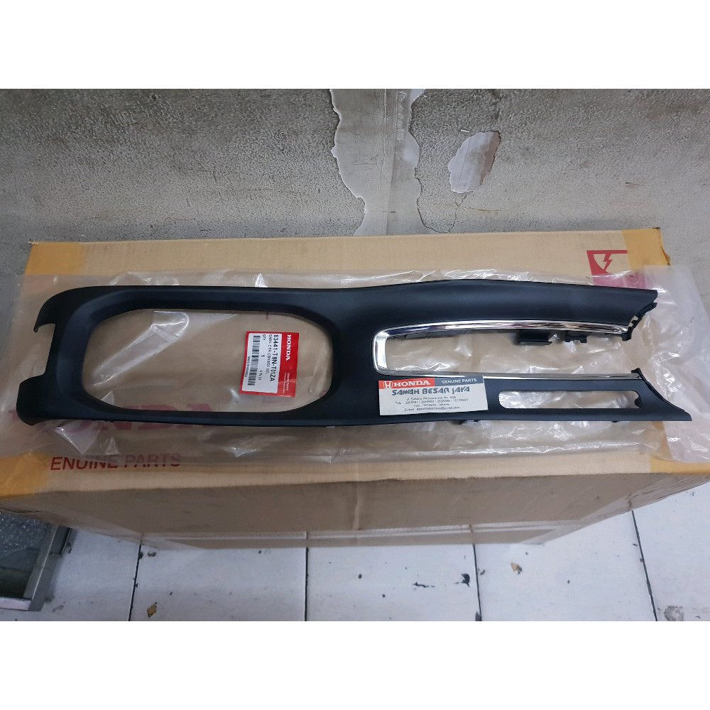Cover Garnish Bawah Gigi Persneling Box Console Konsol Tengah Honda HRV S E Prestige Matic Original
