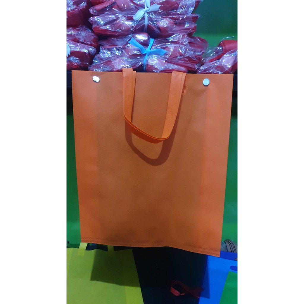

goodie bag/tas spunbond/tas souvenir custom sablon ukuran 38x45