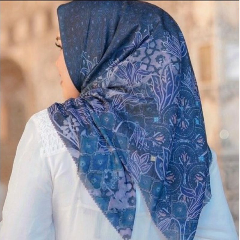 Preloved Buttonscarves Maharani Navy