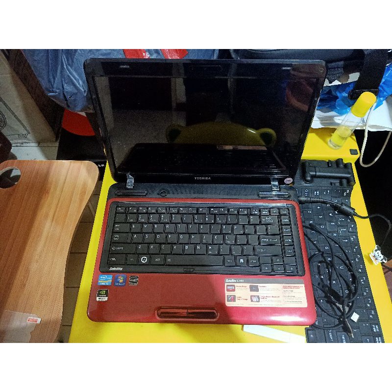 Laptop Toshiba Satellite L745 Red Second Like New