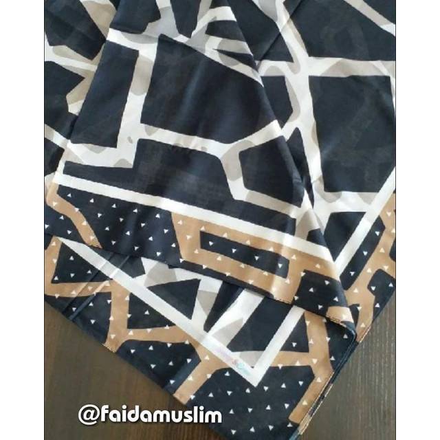 Scoop and cone scarf