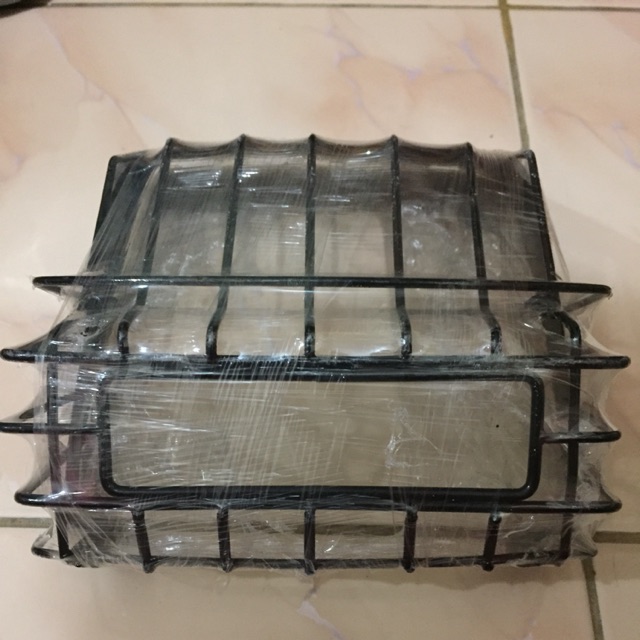 Grill lampu belakang vespa px