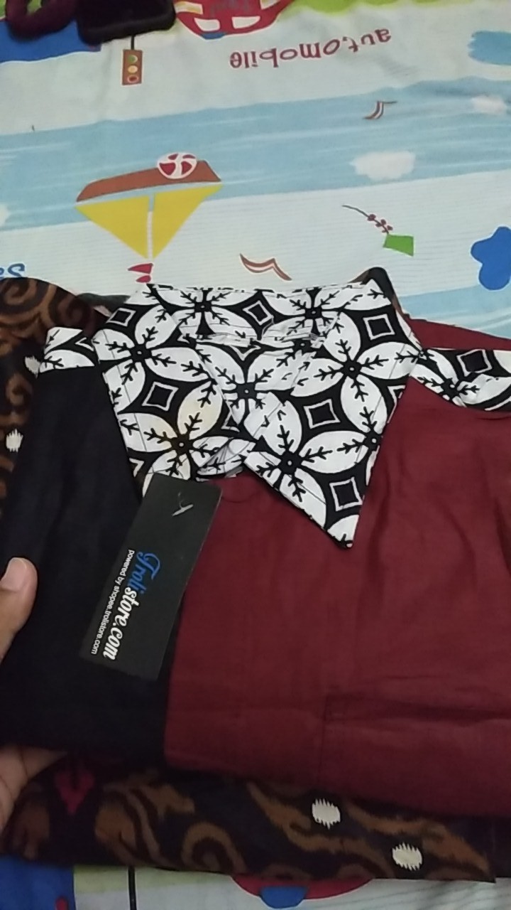 Trolis Grosir Kemeja Batik Pria Kombinasi Hitam Merah Kawung Tifbat Polmer Polhit  Lengan Pendek