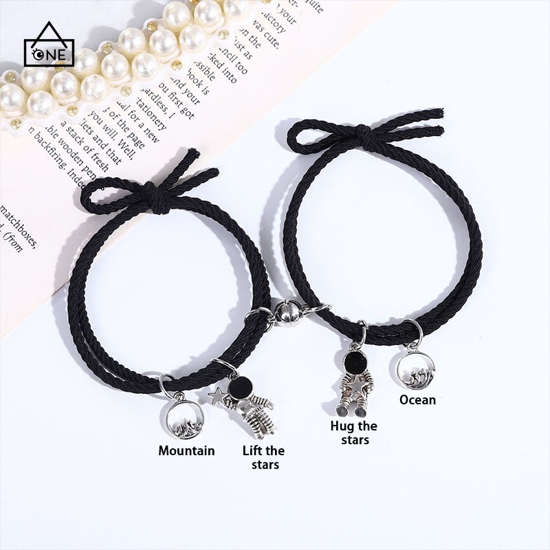 COD❤️ 2 Pcs/Set Gelang Astronot Magnet Couple Korea Gelang Pasangan Lonceng Elastis Yang Dapat Disesuaikan Wanita Pria Hadiah Uniseks Aksesoris A.one