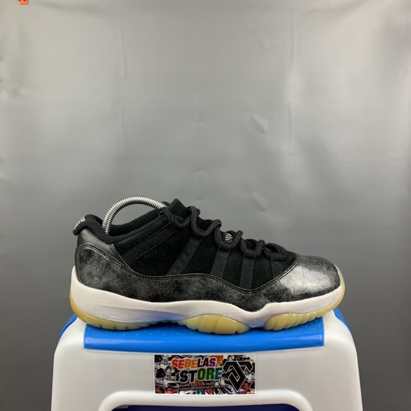 Sepatu Basketball Air Jordan 11 Low Second Bekas Original Size 41