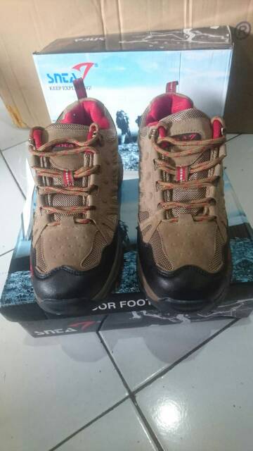 Sepatu Outdoor/gunung Snta seri 434 brown/red