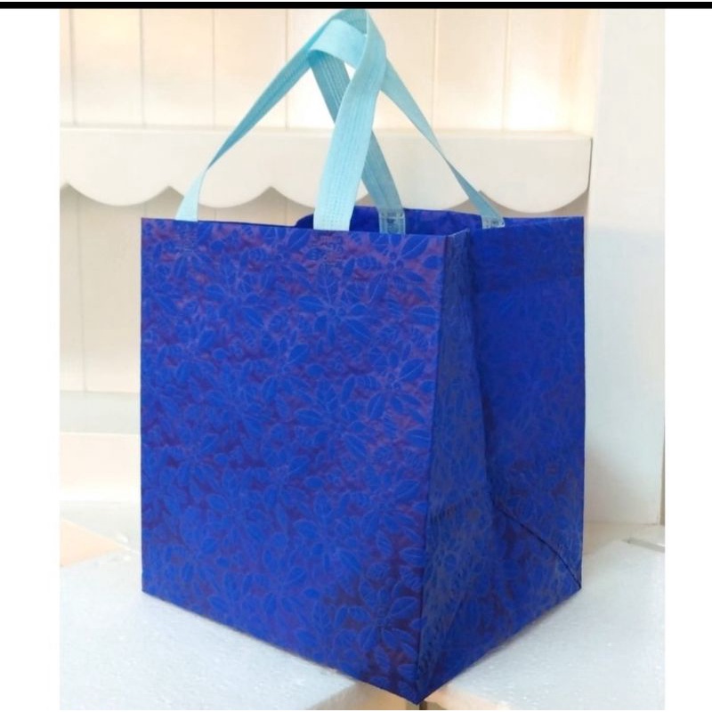 

Goodie Bag Tas Spunbond 3D Premium Kotak Nasi 20×20 cm Hajatan