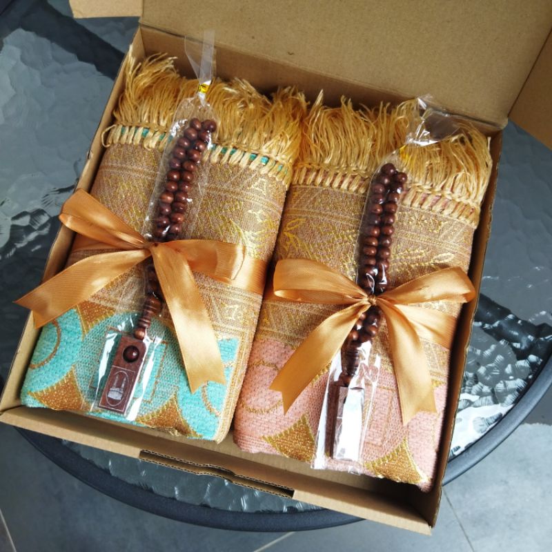 

HAMPERS KADO WEDDING