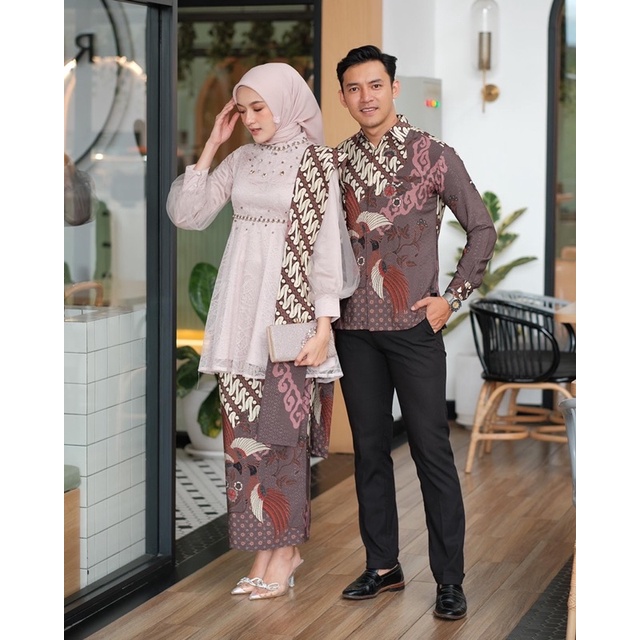 (Akita-nadine tunik series Nude) set couple kebaya wanita &amp; kemeja batik pria. kebaya wisuda kebaya kondangan kebaya lamaran bahan lace premium