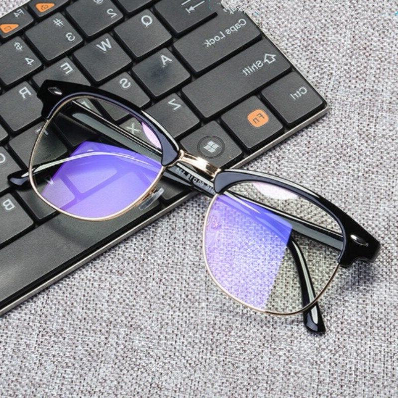 Kacamata Gaya Antiradiasi Wanita Fashion Korea  Kaca Mata UV400 Gaya Retro Kacamata Persegi S kekini
