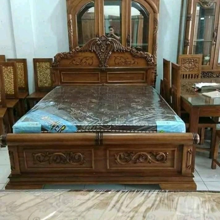 Dipan Tempat Tidur Bahan Kayu Jati Warna Natural Ukuran No.1 200 x 180 Tidak Termasuk Kasur