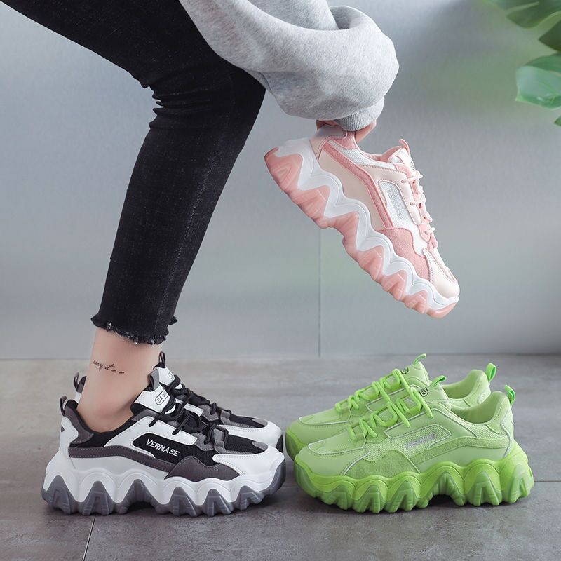 Sepatu Sneakers Wanita Model Sport kasual Korea Bahan Kulit PU kekinian
Dan Cocok Buat Hangout