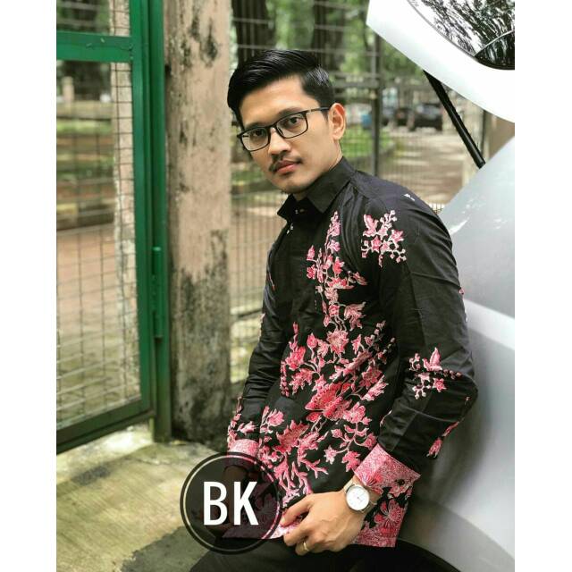 Kemeja Batik Buketan