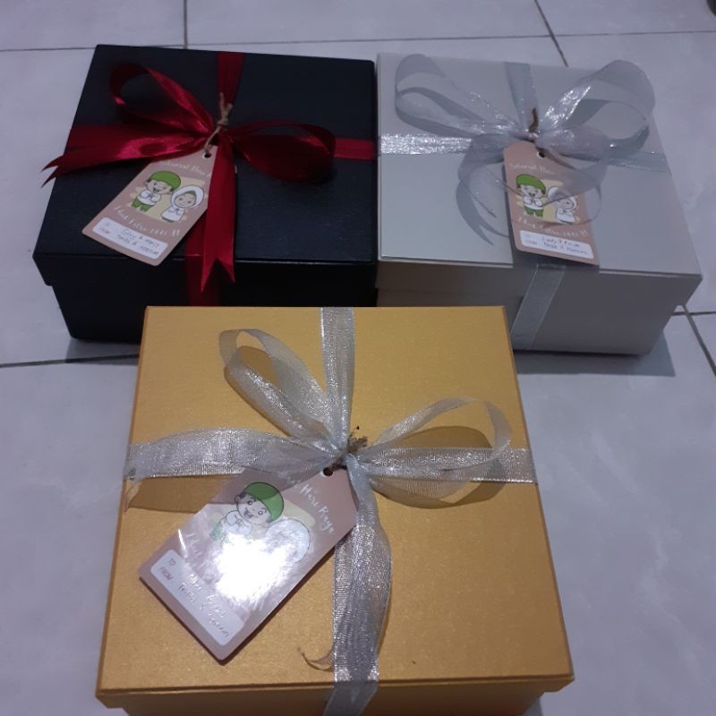 

HARDBOX I KOTAK KADO I KADO ULANGTAHUN I HAMPERS I GIFT BOX I KOTAK HAMPERS I KOTAK KADO UNIK