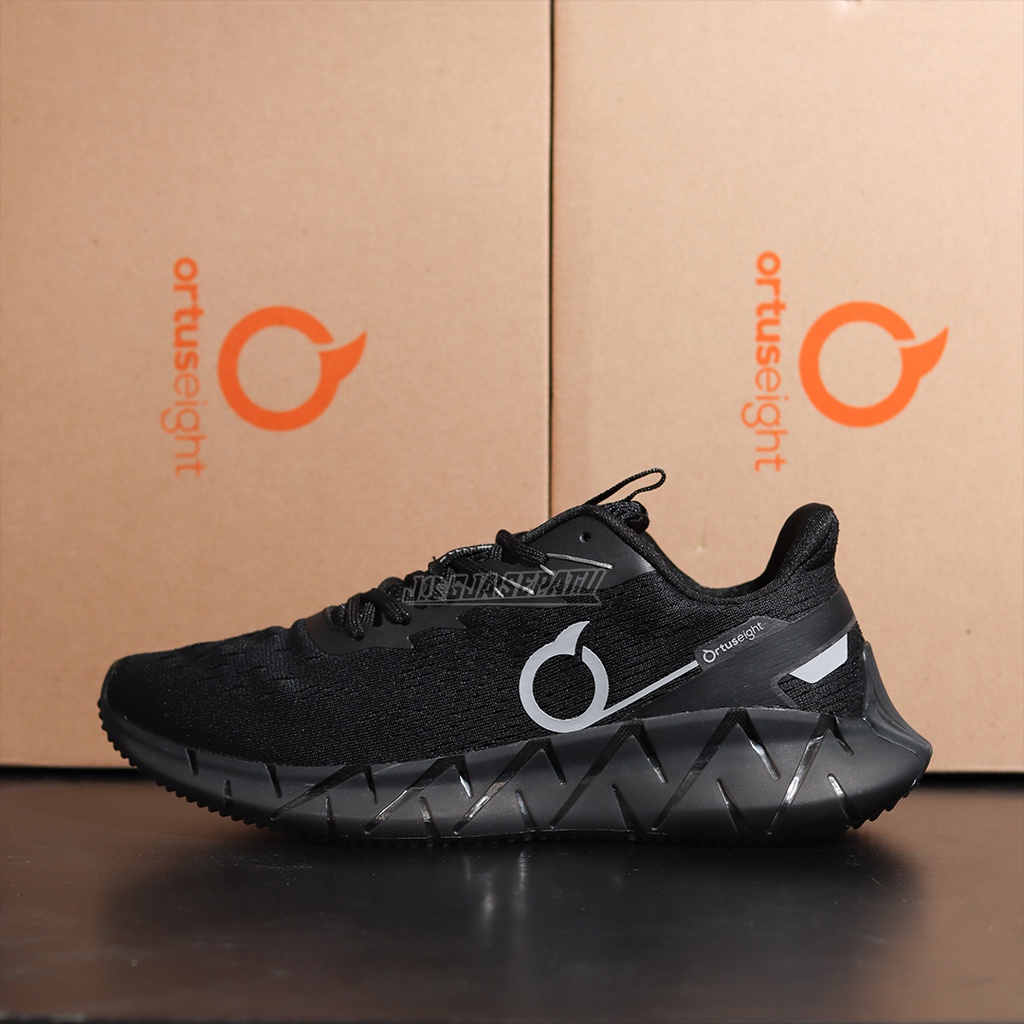 Sepatu Sneakers Ortuseight Reflow - Black/Grey