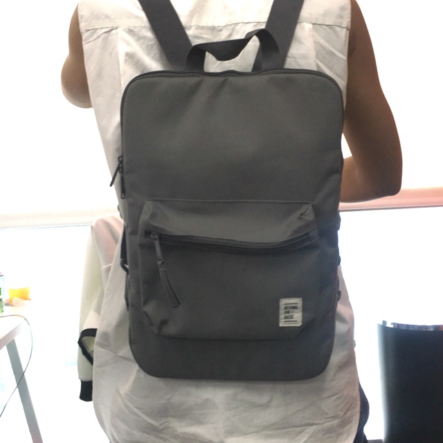 Tas latop slim ransel merk PLUS+