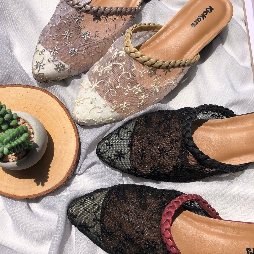 SANDAL SLOP MULES BRUKAT WANITA TERBARU HAK 3CM HIGHHELS PESTA WEDDING MODERN TERLARIS TERMURAH TASBIYA KELABANG HEELS 2 Sepatu Heels Wanita Selop Formal Cantik Nyaman TERBARU BERKIALITAS IMPORT Sandal Slop Slip On Teplek Wanita Sandal Cewek BROKLAT