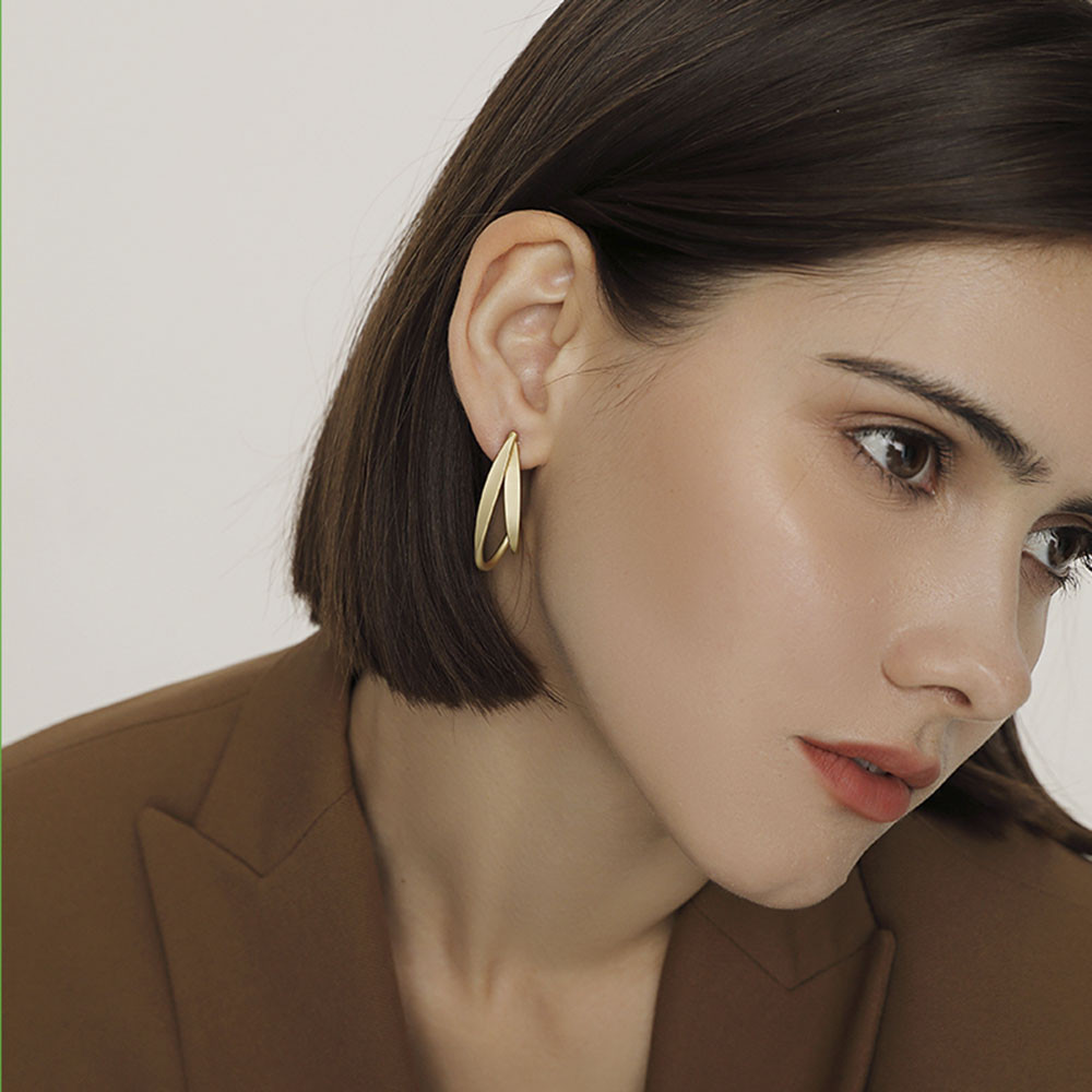 【COD Tangding】Korea Double-layer C-shaped Earrings Female Personality Simple Metal Simple Line Earstuds