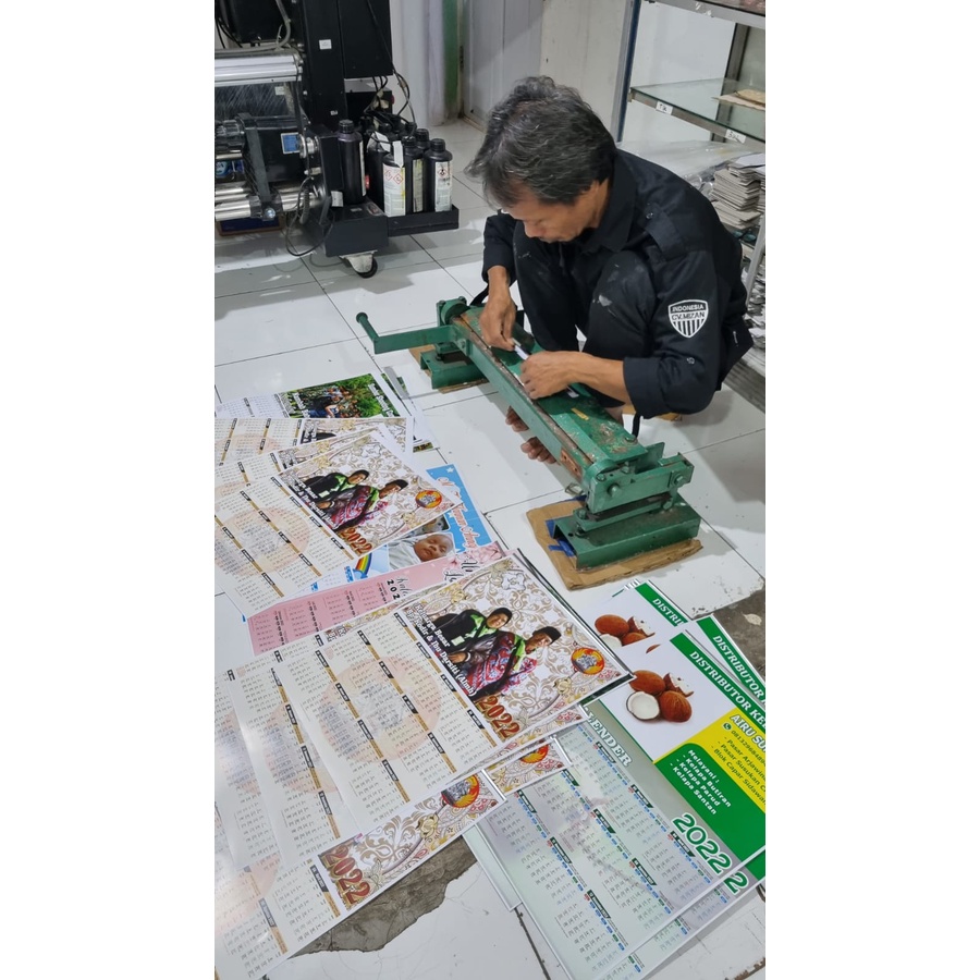 

CETAK KALENDER FOTO CUSTOM KALENDER POSTER