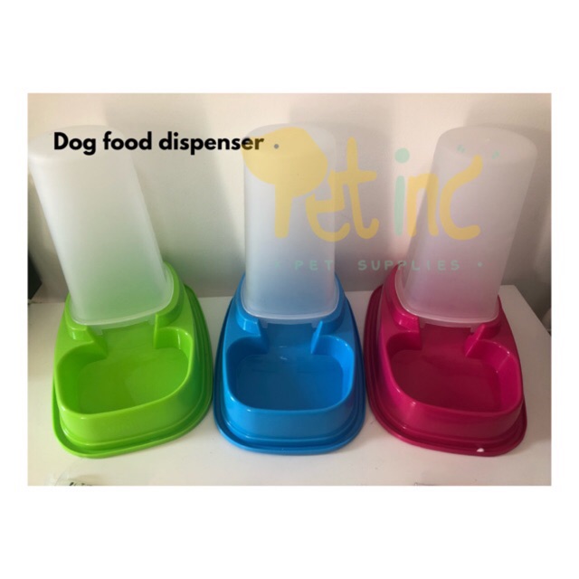 Dog or cat food dispenser