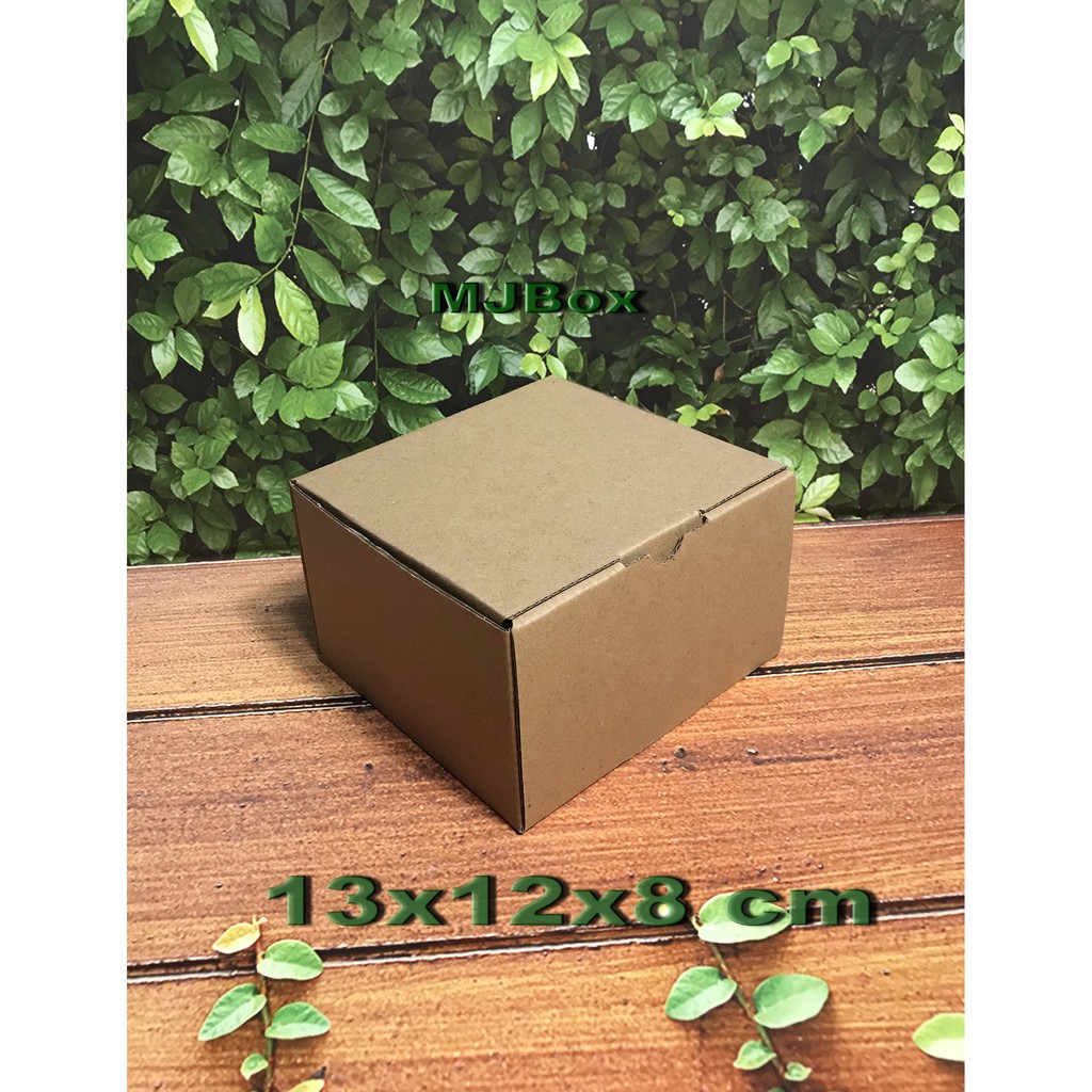 

Kardus Uk. 13x12x8 cm...Die Cut