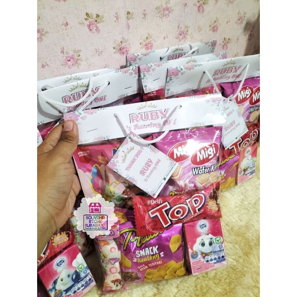 

Bingkisan Ultah Pink / Snack Ultah Serba Pink / Paket Snack serba pink/ Goodiebag Snack Pink