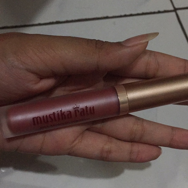 Beauty Queen metallic matte lip cream Mustika Ratu