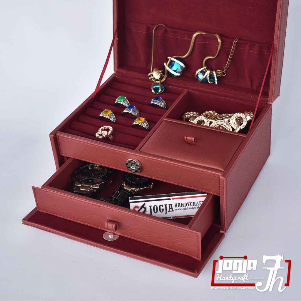 Jewelry Box / Tempat Perhiasan / Kotak Perhiasan dan Accesories Maroon