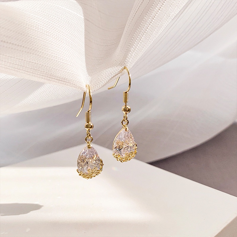 Anting Kristal Sintetis Motif Bunga Vintage Aksesoris Pesta fashion Korea Wanita