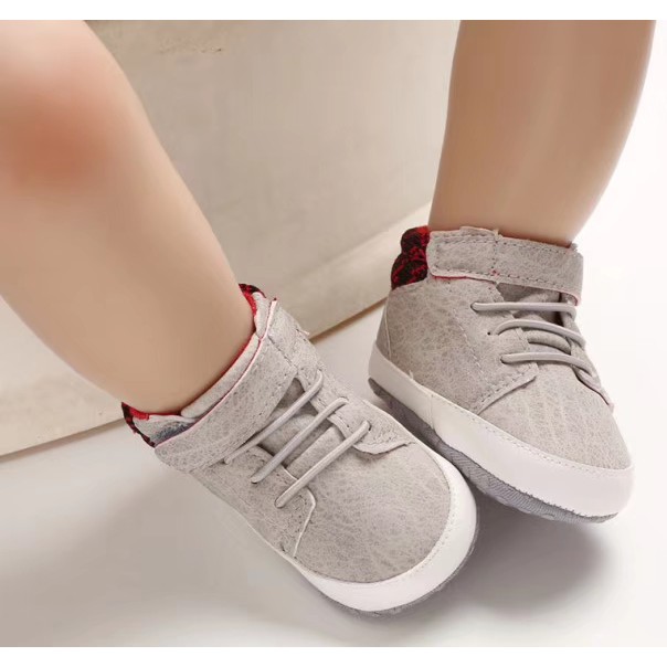 HappyOliver C562 KEVIN Sepatu Prewalker Casual Anti Selip Sol Halus Aksen Bunga untuk Bayi 0-18 Bulan