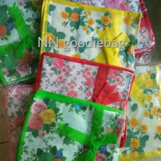 

Tas Spunbond/Tas Souvenir/Tas Yasin/Tas Goodie bag/Tas Pita R5 Size 19×13,5×18
