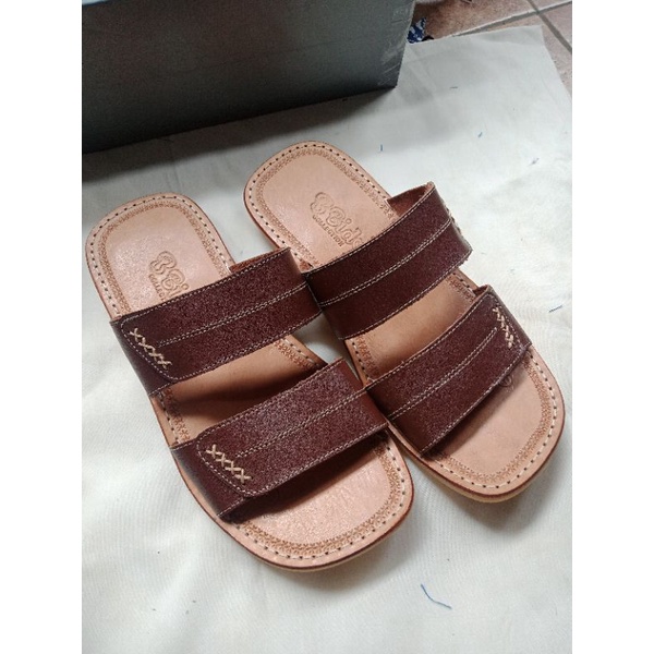 Sandal tarumpah pria khas tasik kulit asli model ban dua sol karet  coklat hitam murah original casual terbaru Garut Tasikmalaya Bandung Riau Kalimantan Bali Semarang Jogya Surabaya 100% terumpah