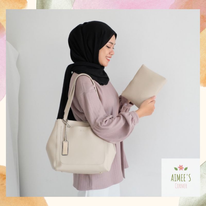 Flicka Tote Bag J 191