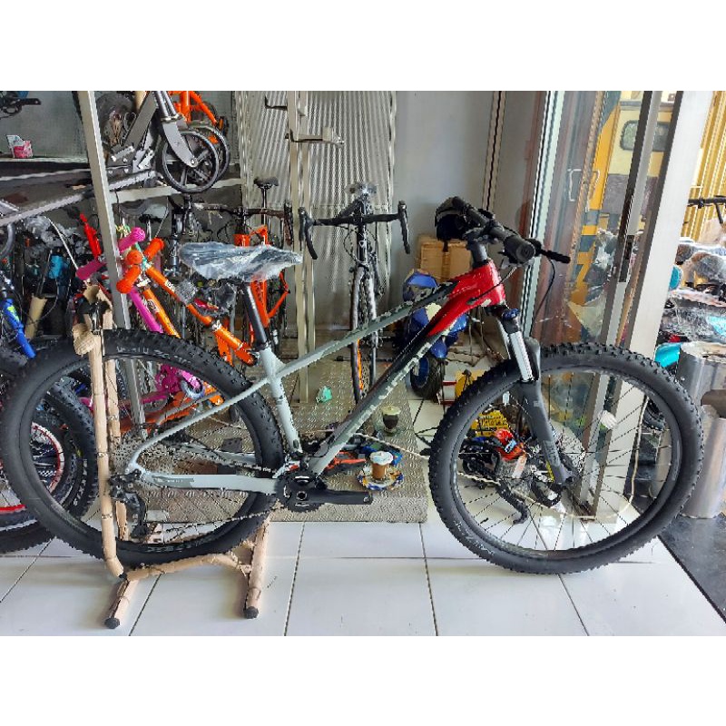 sepeda mtb 27.5 inch polygon xtrada 5.0 red grey terbaru