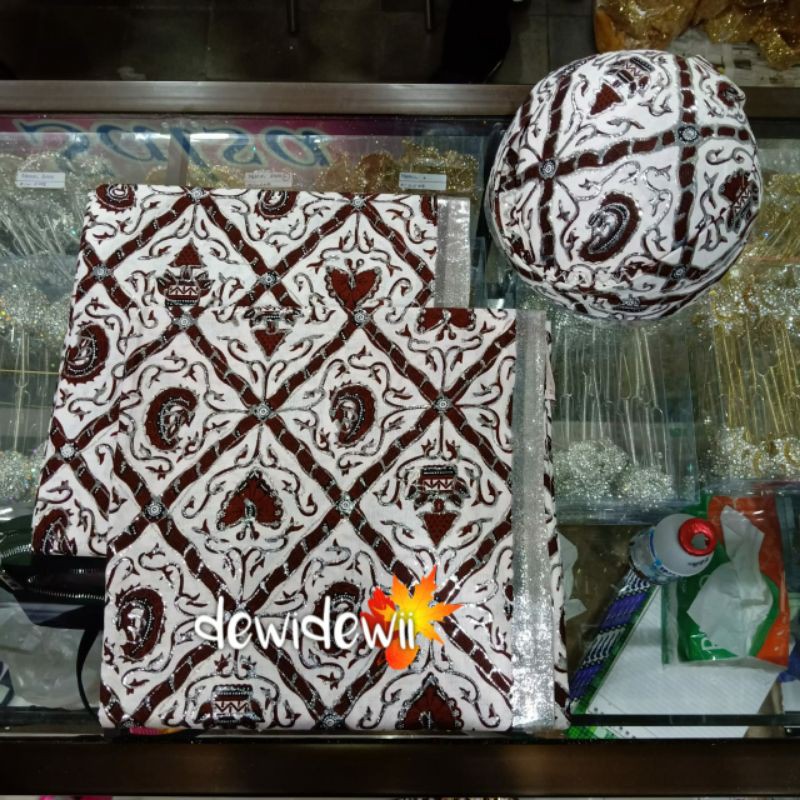 Sepasang Jarik Prodo Pengantin + Blangkon, Motif Sido luhur