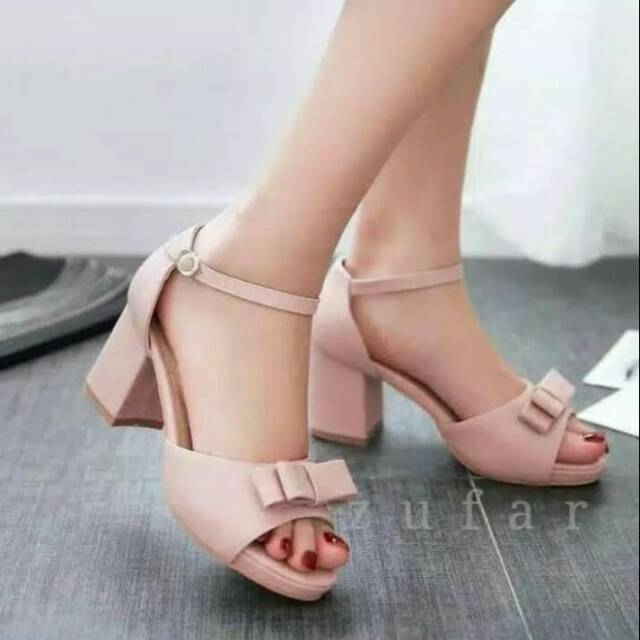 SEPATU HAK PITA DEPAN