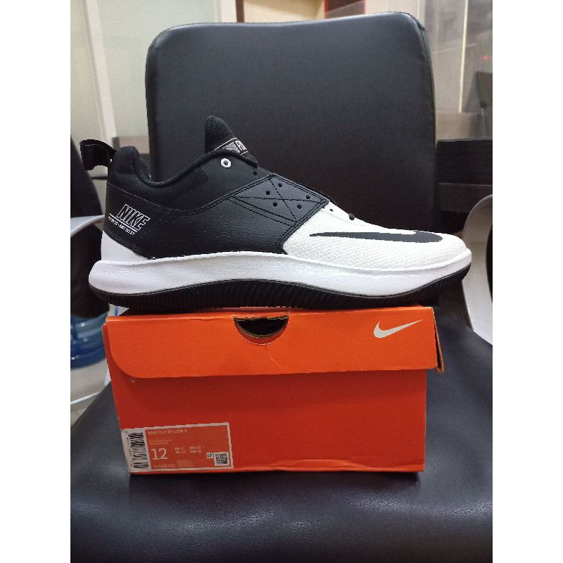 Nike fly by II low