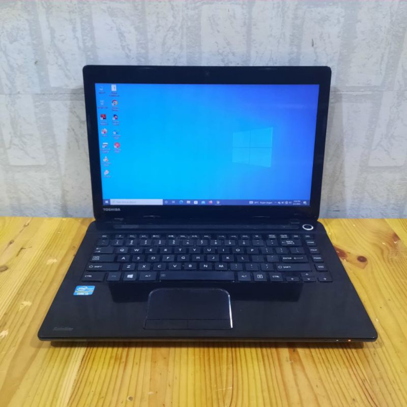 Laptop Toshiba Satelite C40-A intel Cor i3 Ram 4GB HDD 500GB Windows 10 Layar 14 inch Full aplikasi siap pakai