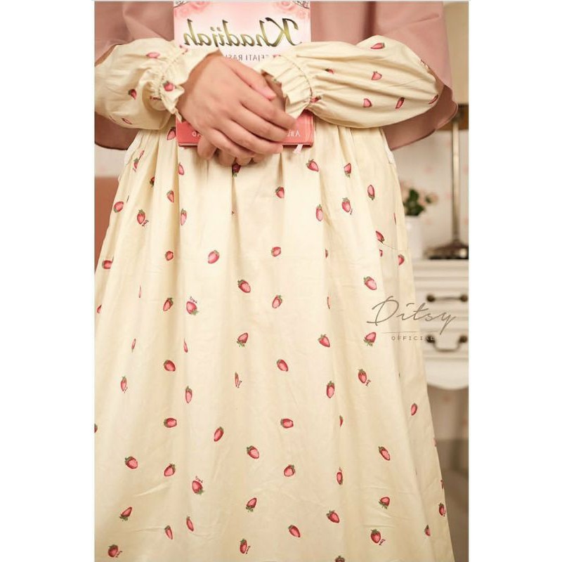 ditsy motif strawberry