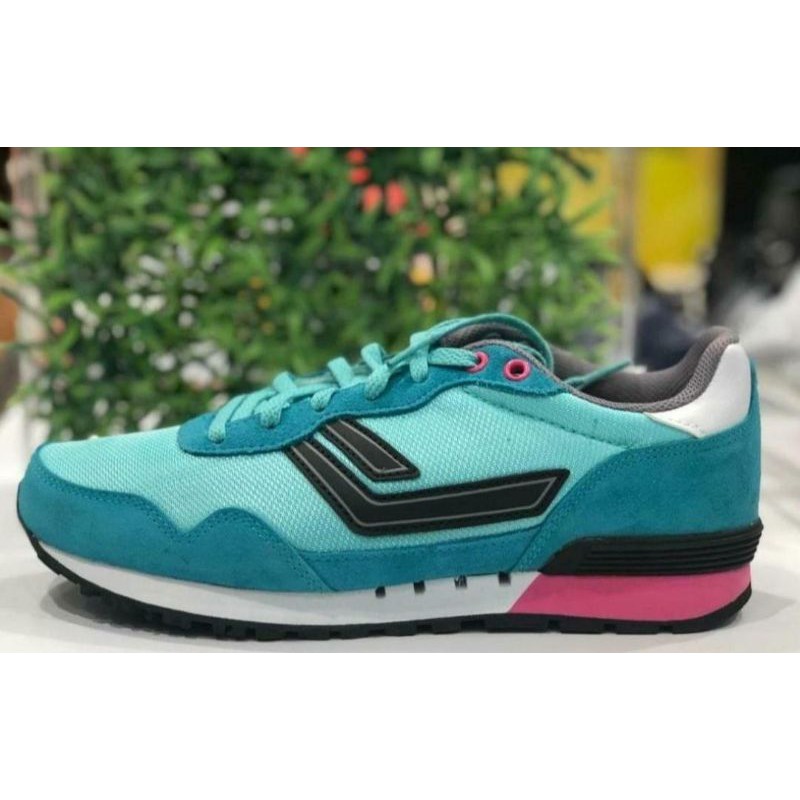 SEPATU LEAGUE WANITA STRIVE W