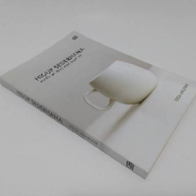 Hidup Sederhana Desi Anwar ( preloved )